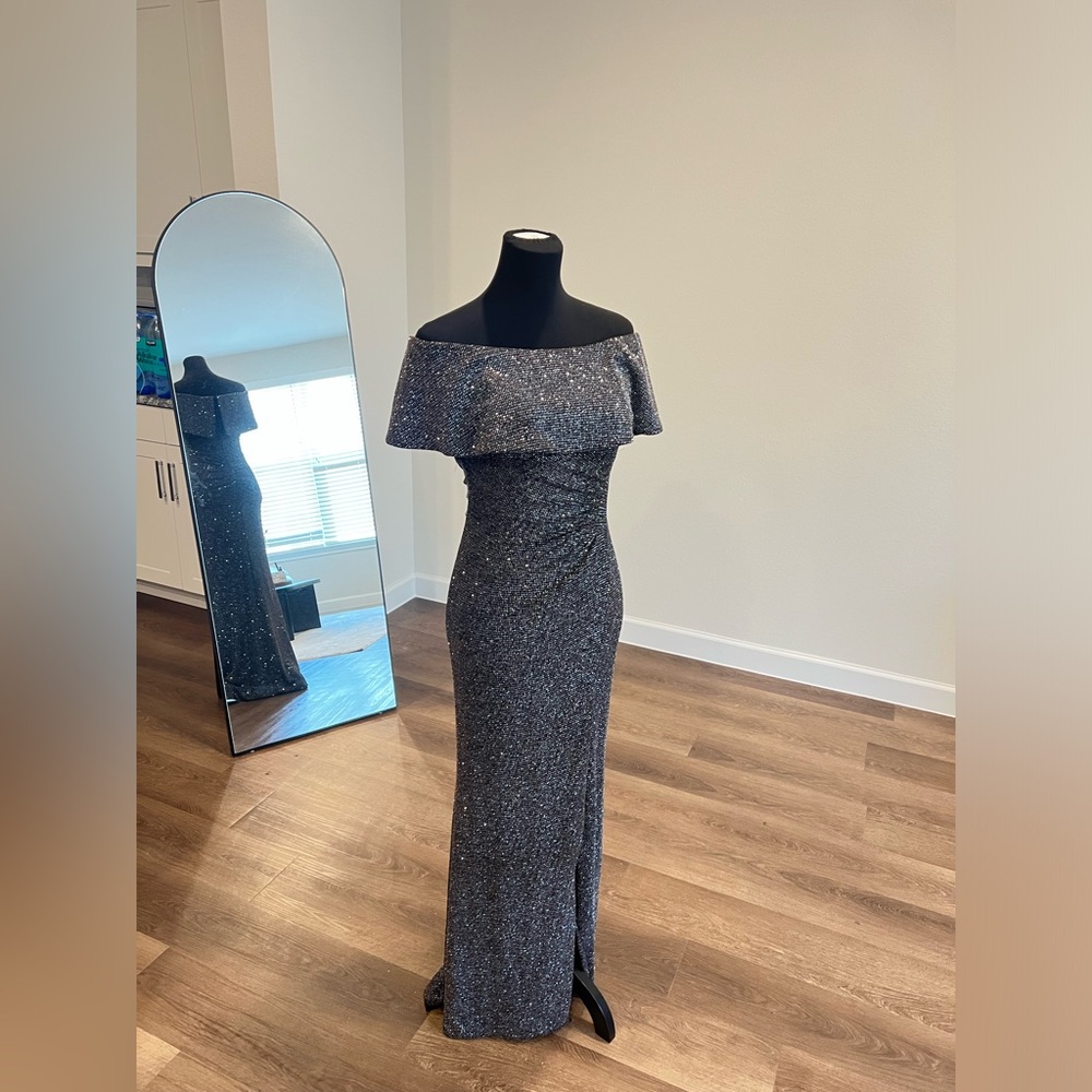 BETSY ADAM SIZE 4 PETITE DARK SILVER OFF SHOULDER GOWN